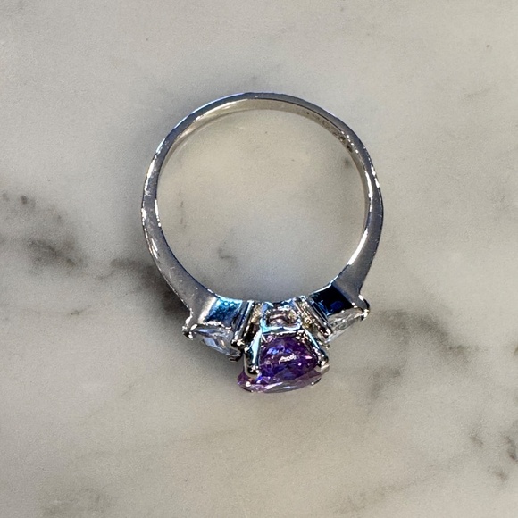 Lavender brilliant cut cubic zirconia with 2 clear CZ marked 925 RSC silver ring - Picture 8 of 9